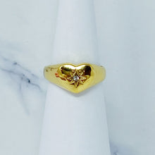 Load image into Gallery viewer, Sunburst Heart Signet Ring