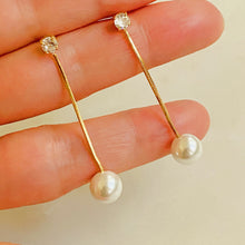 Load image into Gallery viewer, Dangling Pearl Earring