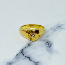 Load image into Gallery viewer, Sunburst Heart Signet Ring