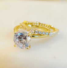 Load image into Gallery viewer, Romantic Round Cut Solitaire Ring Set Of 2