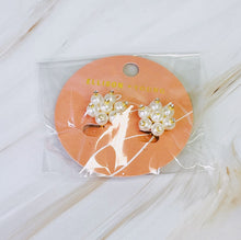 Load image into Gallery viewer, Pearl Blooming Stud Clip On Earrings