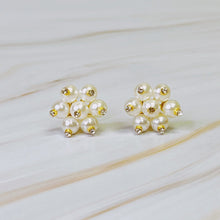 Load image into Gallery viewer, Pearl Blooming Stud Clip On Earrings