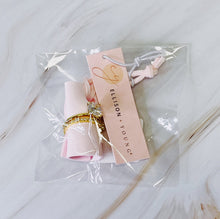 Load image into Gallery viewer, Romantic Round Cut Solitaire Ring Set Of 2