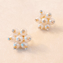 Load image into Gallery viewer, Pearl Blooming Stud Clip On Earrings