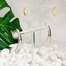 Load image into Gallery viewer, Beauty Of Simplicity Earrings
