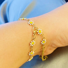 Load image into Gallery viewer, All Around Daisy Bracelet
