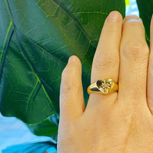 Load image into Gallery viewer, Sunburst Heart Signet Ring
