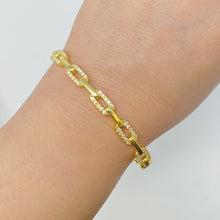Load image into Gallery viewer, Alternatively Linked Open Bangle Bracelet
