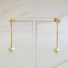 Load image into Gallery viewer, Dangling Pearl Earring
