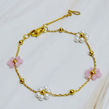 Load image into Gallery viewer, Pearl And Glass Bead Flower Bracelet
