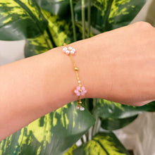 Load image into Gallery viewer, Pearl And Glass Bead Flower Bracelet
