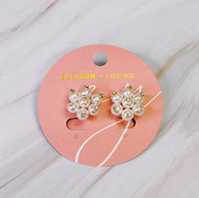 Load image into Gallery viewer, Pearl Blooming Stud Clip On Earrings
