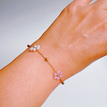 Load image into Gallery viewer, Pearl And Glass Bead Flower Bracelet
