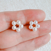 Load image into Gallery viewer, Pearl Flower Stud Earrings
