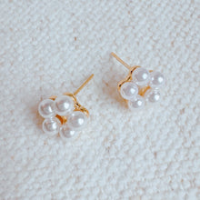 Load image into Gallery viewer, Pearl Flower Stud Earrings

